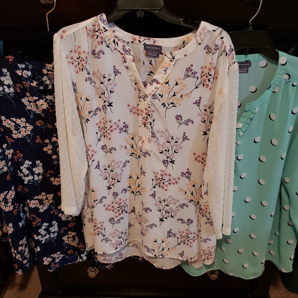 SOLD- BUNDLE! (3) Size XXL Van Heusen Blouses